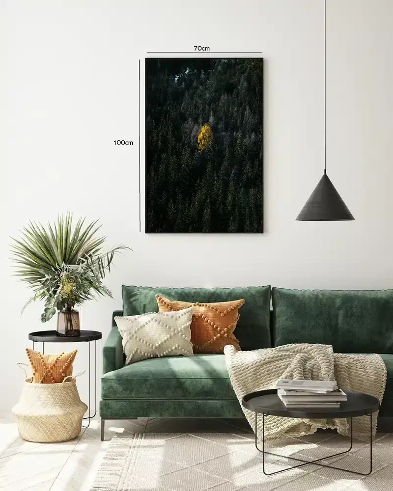 Gult Træ i Mørk Skov Plakat