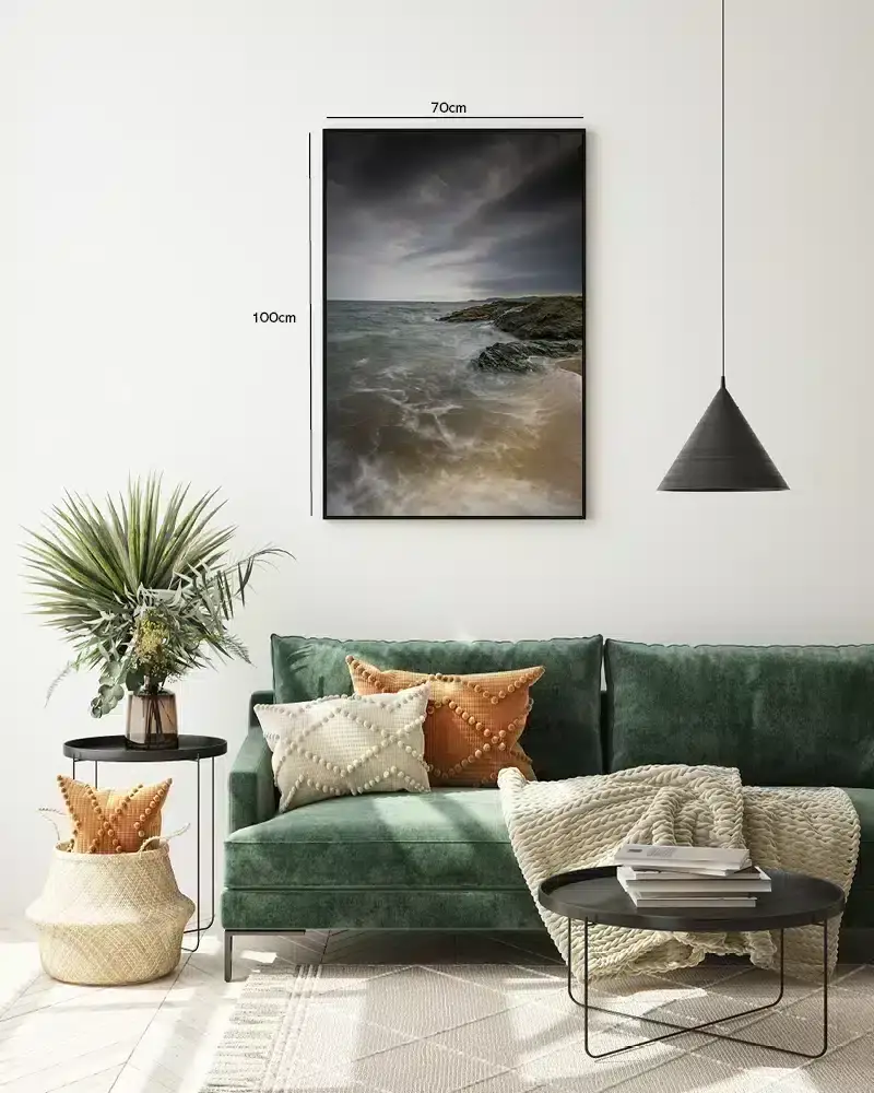 Kystklipper Under Mørke Skyer Plakat