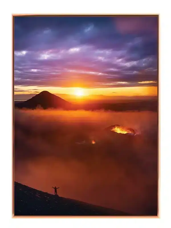 Vulkanudbrud Ved Solnedgang Plakat