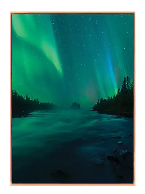 Nordlys Over Flodlandskab Plakat