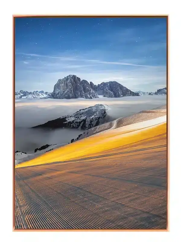 Sneklædt Bjergtop Under Stjerner Plakat