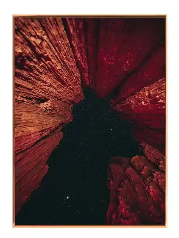 Røde Klipper Under Stjerner Plakat