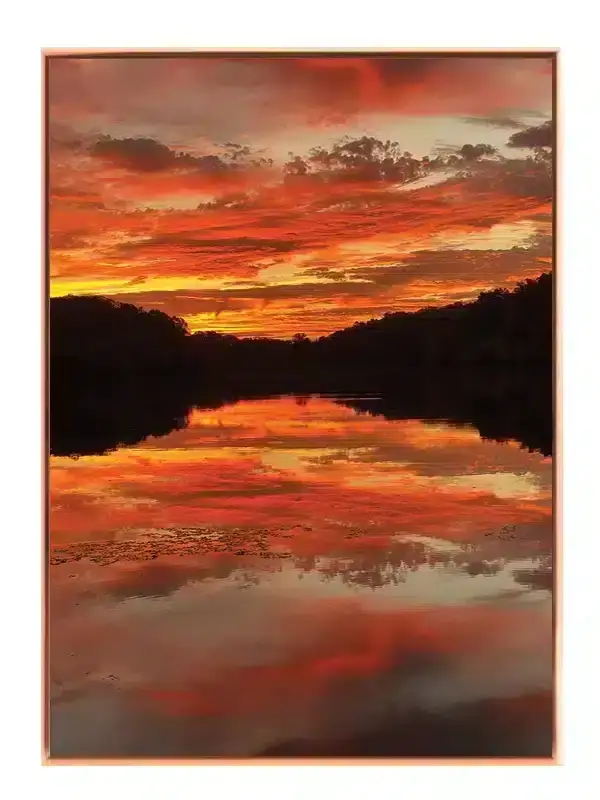 Ildrød Solnedgang Over Sø Plakat
