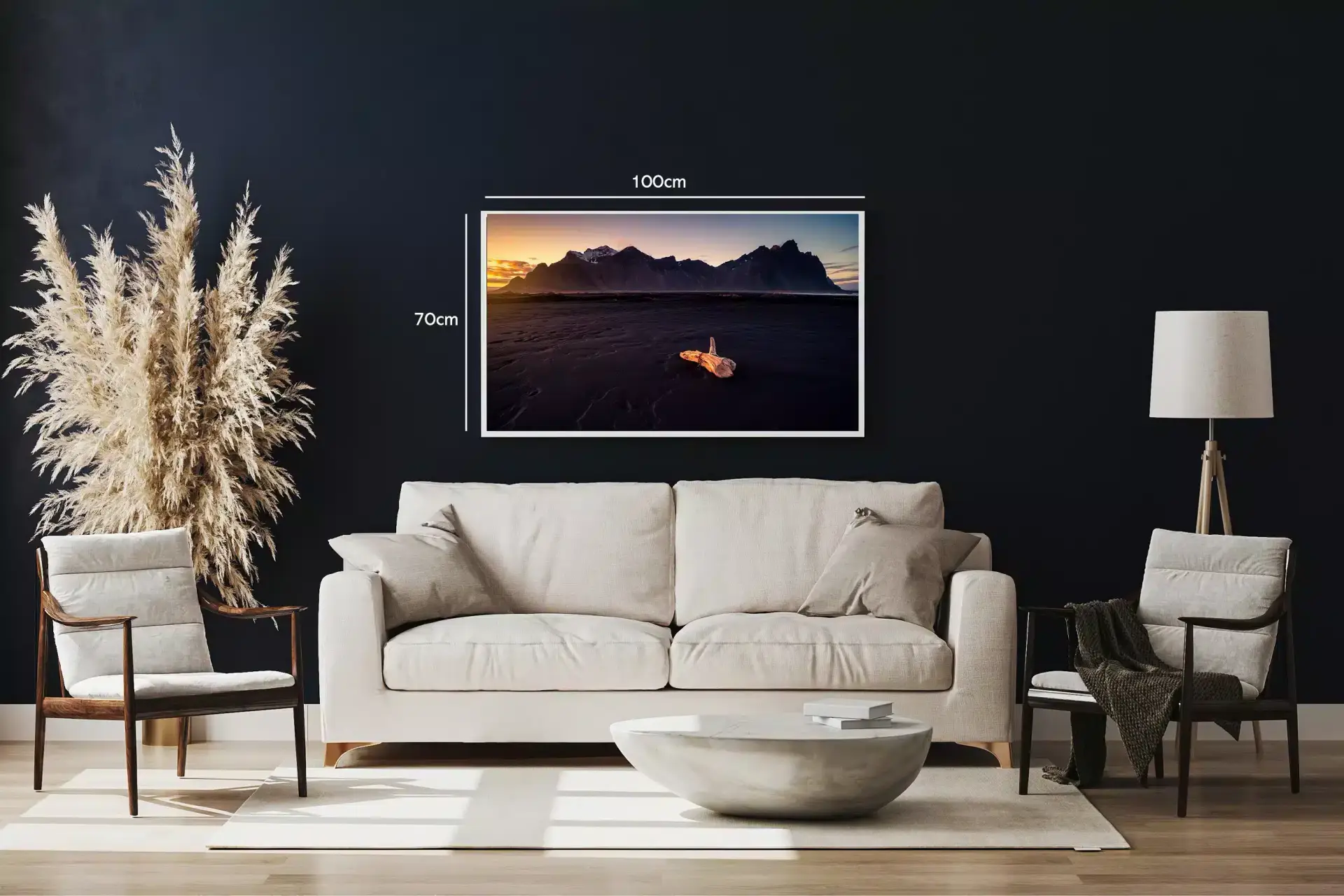 Sort Strand Ved Bjerglandskab Plakat