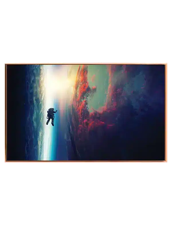 Astronaut Over Glødende Planet