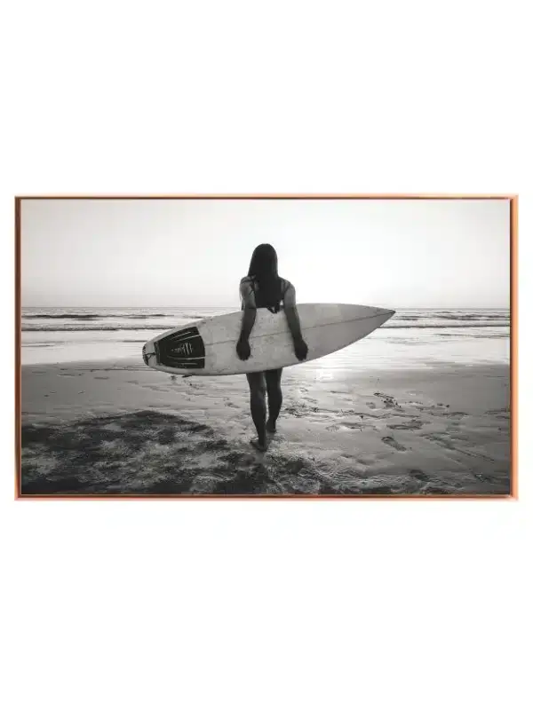 Surfer på Vej Mod Havet