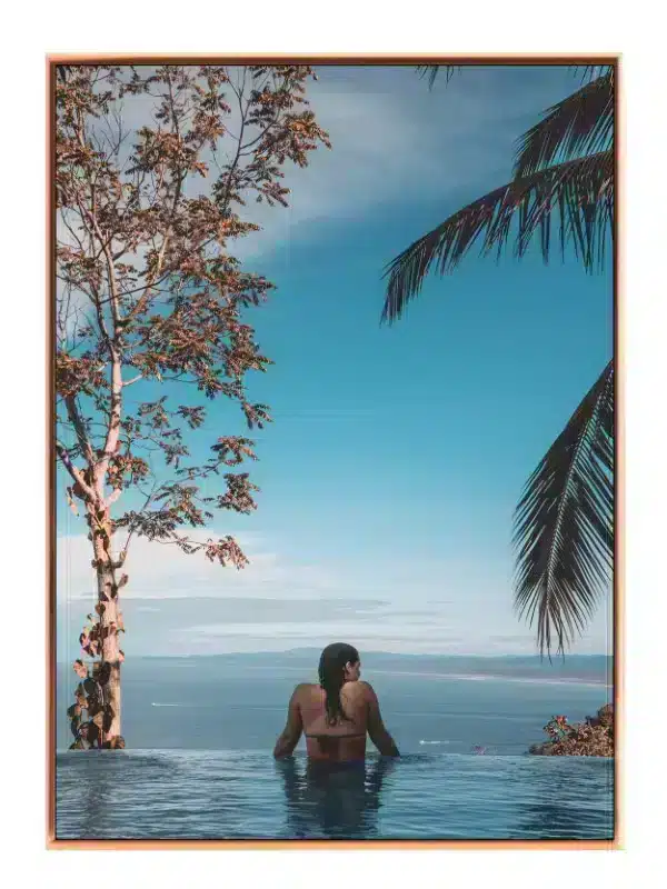 Kvinde ved Infinity Pool Udsigt