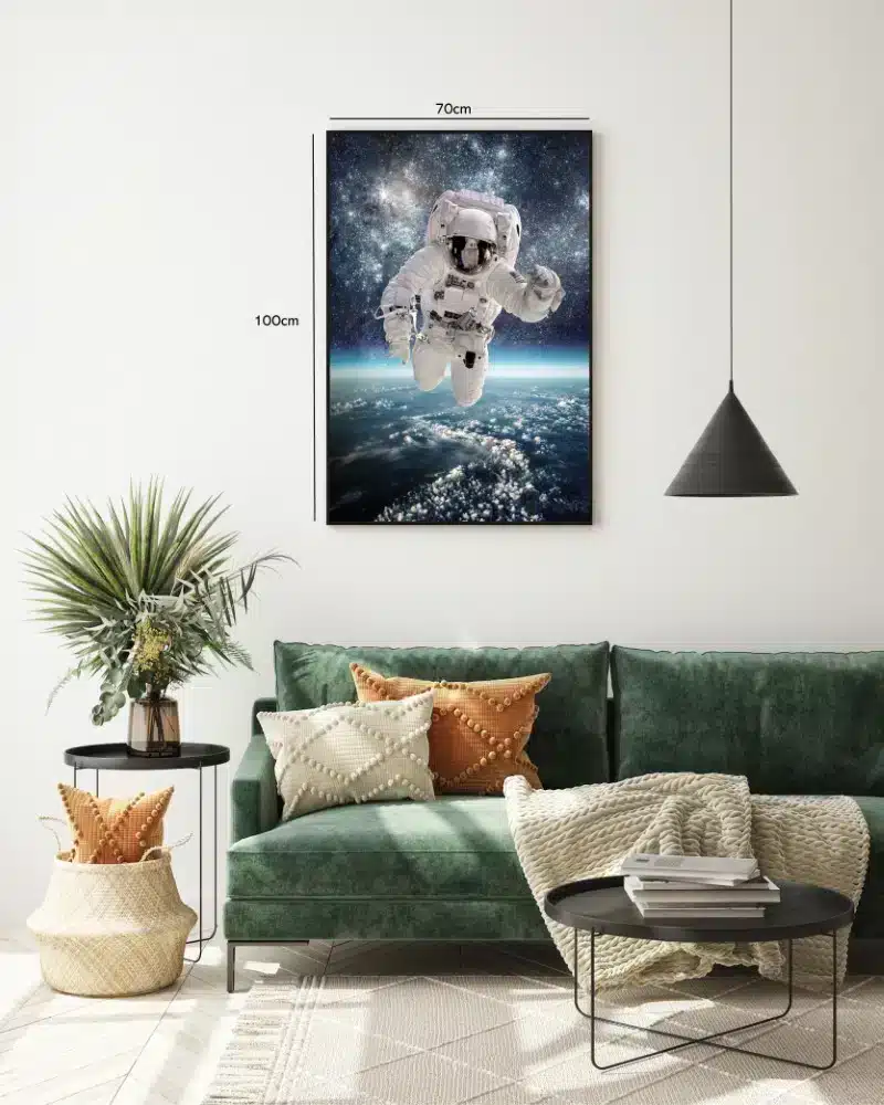 Astronaut Over Jordens Skyhav