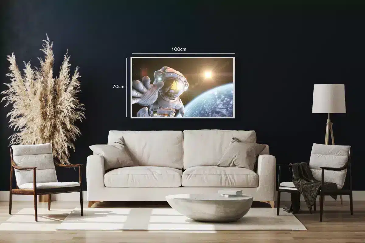 Astronaut Over Jorden i Sollys