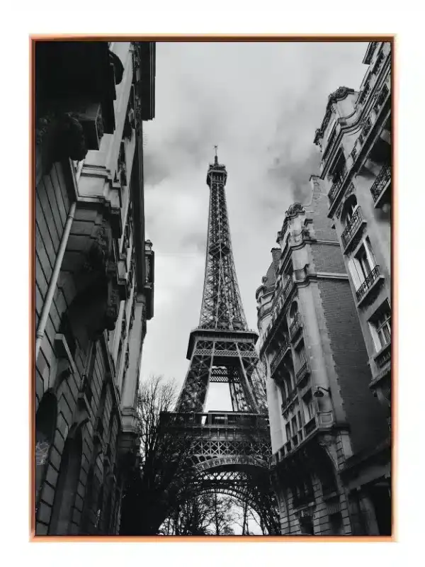 Eiffeltårnet Mellem Parisiske Facader
