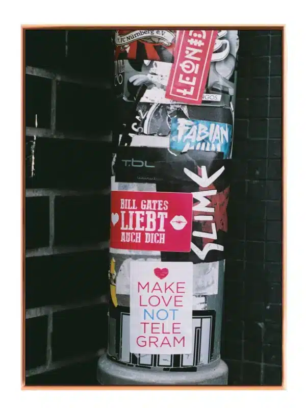 Stickerkaos på Byens Lygtepæl