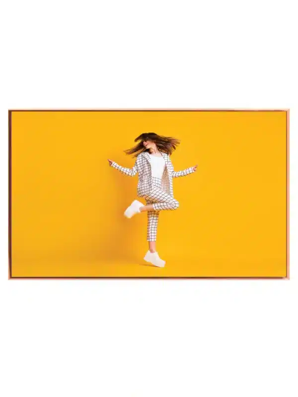 Kvinde jakkesæt sneakers baggrund med mønster