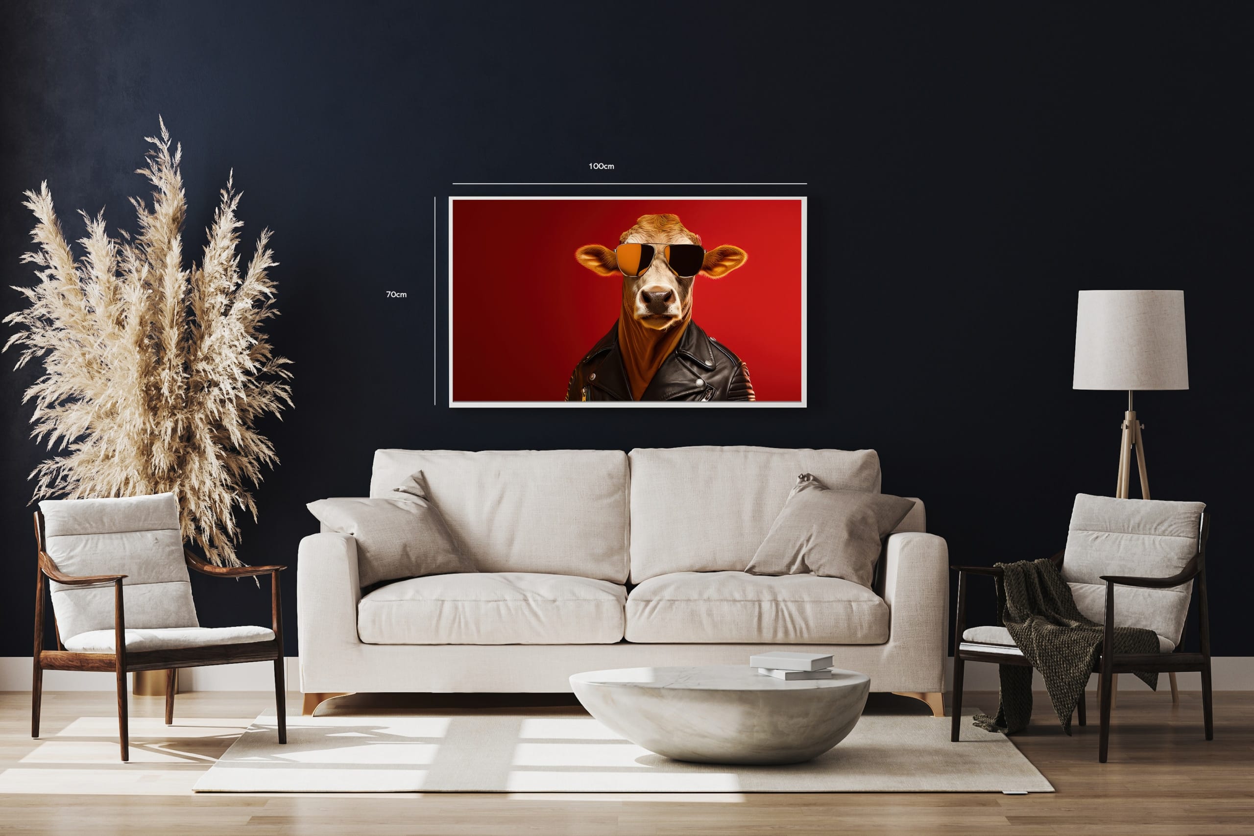 Cow in suite rød baggrund