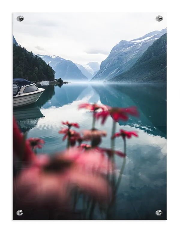 Bjergsøens Spejlblanke Ro Plakat