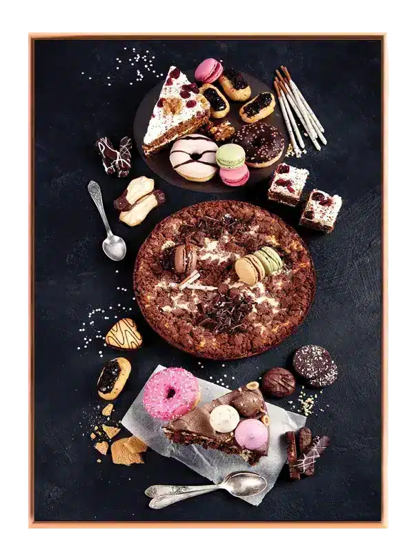 Kagermakronerdonutchokolade med krummerglasurserveringsfad tekstur
