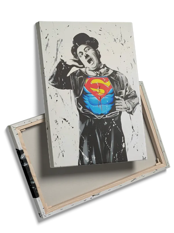 Chaplin med Superhelt Emblem