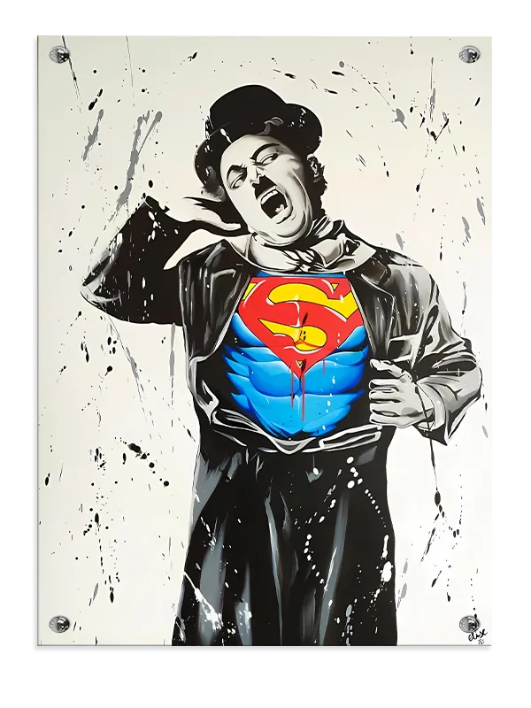 Chaplin med Superhelt Emblem