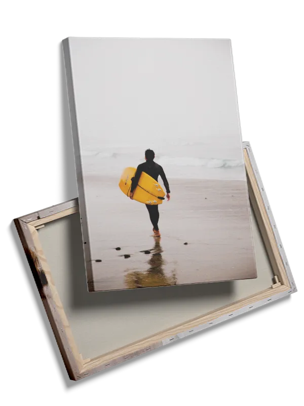 Surfer med Gul Bræt