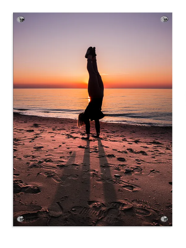 Håndstand ved Solnedgang Strand