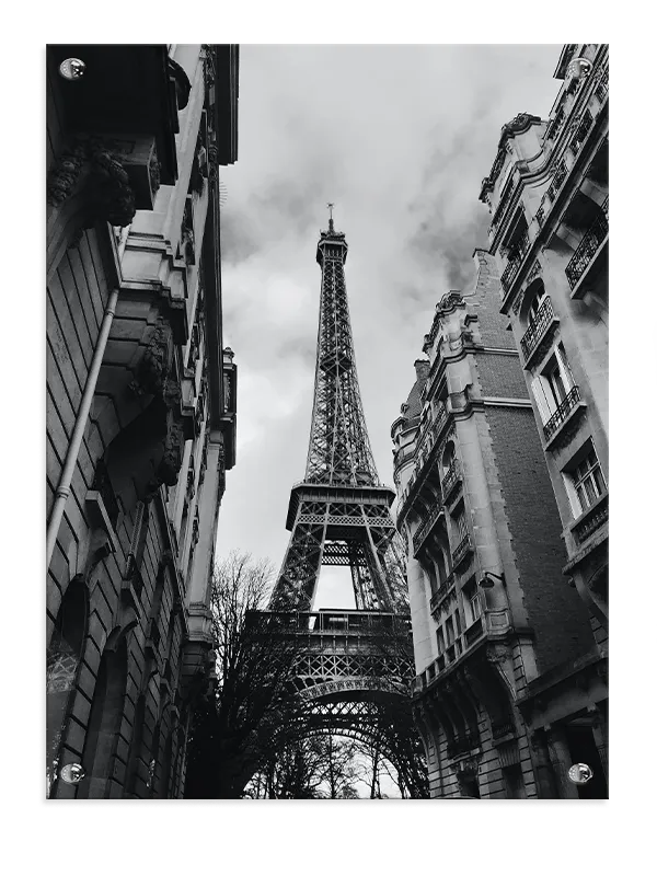 Eiffeltårnet Mellem Parisiske Facader