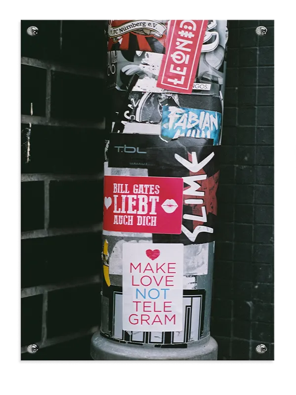Stickerkaos på Byens Lygtepæl