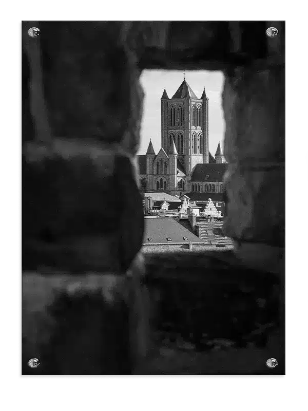 Domkirke Indrammet af Murværk