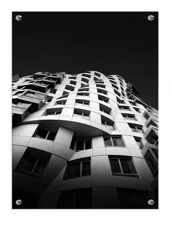 Bølgende Facade i Sort-hvid