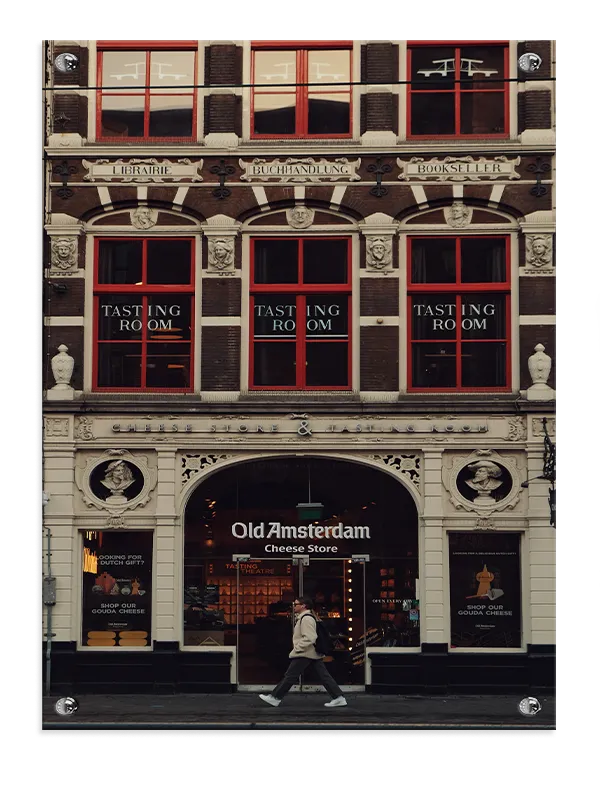 Old Amsterdam Facade med Røde Vinduer