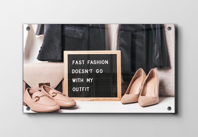 Skilt sko jakker med typografi tekst