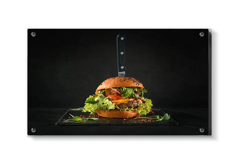 Burger kniv skærebræt med mørk baggrund