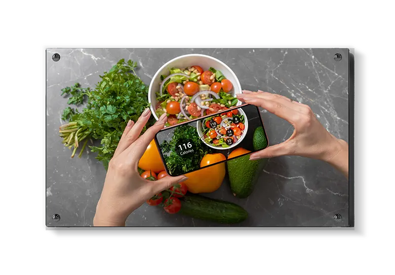 Salat smartphone hænder grøntsager med typografi