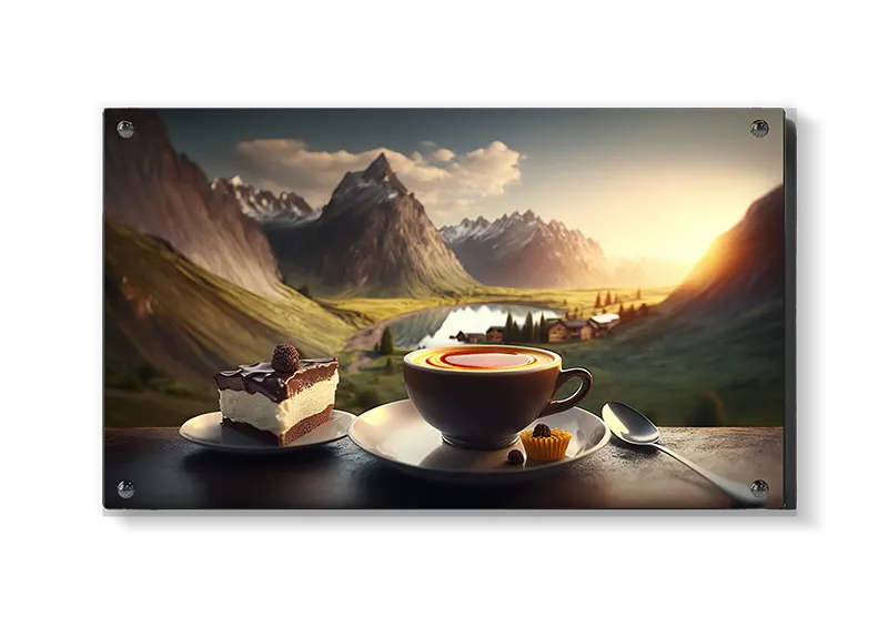 Bjerglandskab kaffekop kage sø med sollys