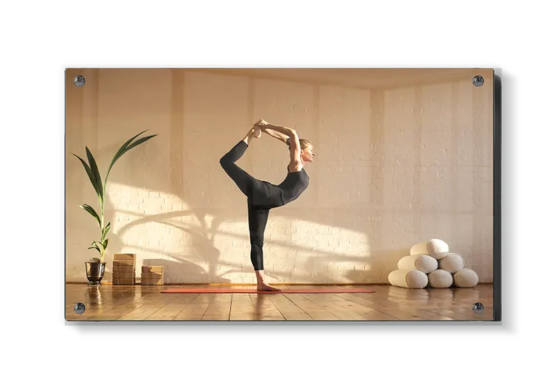 Yogastilling kvinde yogamåtte med skygger gulv