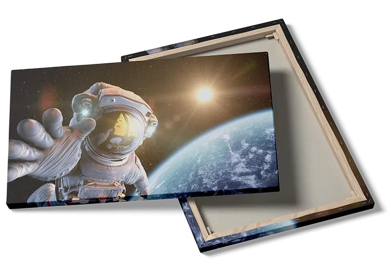 Astronaut Over Jorden i Sollys