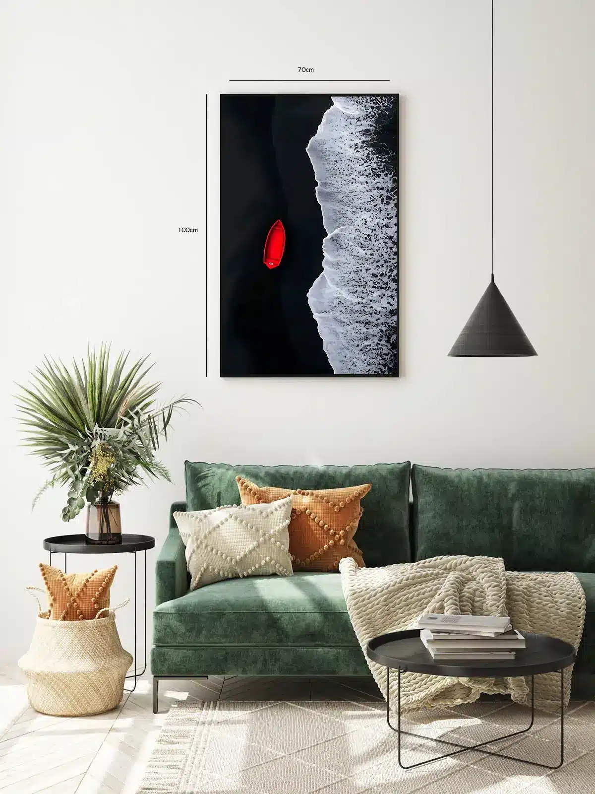 Rød Båd Ved Sort Strand Plakat